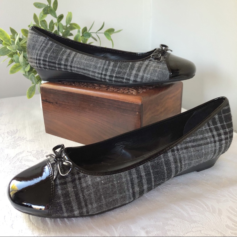 Croft & Barrow Black Gray Plaid Flats Faux Patent Leather Toe Caps & Bow Sz 9.5